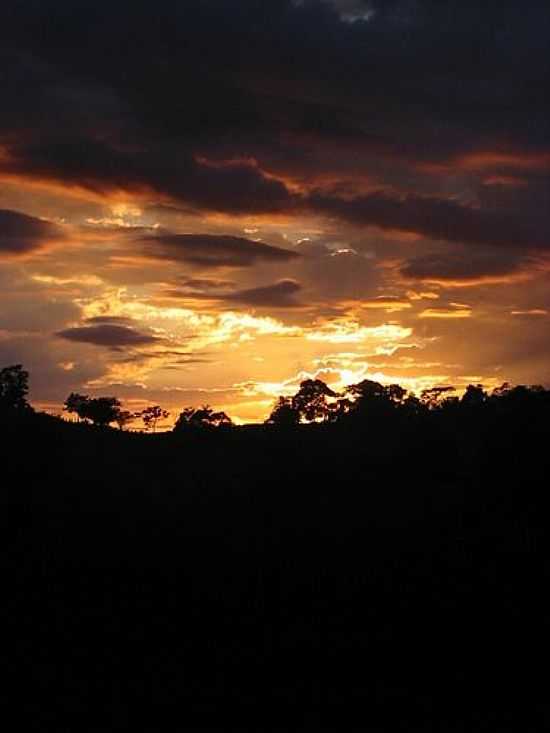 PR DO SOL NO RECREIO COSTA VERDE EM ITATIBA-SP-FOTO:RICARDOHOSSOE - ITATIBA - SP