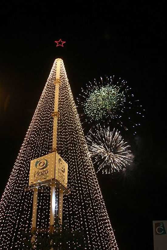 ITU-SP-RVORE DE NATAL NO PLAZA SHOPPING COM 84 MTS DE ALTURA-FOTO:WWW.ITU.COM.BR/ - ITU - SP