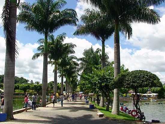 PASSARELA ENTRE OS TANQUES NO PESQUEIRO E POUSADA MAEDA EM ITU-SP-FOTO:ERNANDES C SANTOS - ITU - SP