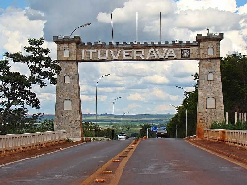 ITUVERAVA-SP-PRTICO DE ENTRADA-FOTO:ALEXANDRE BONACINI - ITUVERAVA - SP