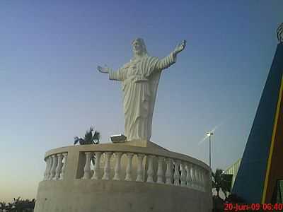 CRISTO EM FRENTE DO SANTURIO-FOTO:FURMIGAO  - JACI - SP