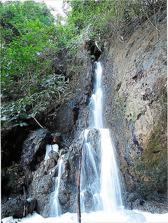 PIRAJ-BA-CACHOEIRA NO PARQUE SO BARTOLOMEU-FOTO:SIDNEY ZARATUSTRA - PIRAJ - BA