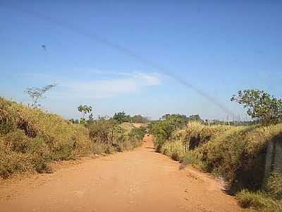 ESTRADA DE TERRA-FOTO:GIAN CORNACHINI  - JATOB - SP