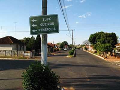 AVENIDA-FOTO:EDUARDO M. P. DANTAS - JULINIA - SP