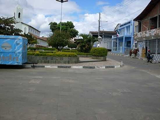 PRAA DA BANDEIRA NO CENTRO DE PIRIP-BA-FOTO:DILA BAIXINHA - PIRIP - BA