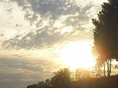 PR DO SOL-FOTO:CLOVIS CARLOS FERREI  - LAGOA AZUL - SP