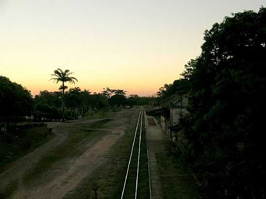 LAVNIA-SP-PR DO SOL NA ESTAO FERROVIRIA-FOTO:ANGELO ORLANDO - LAVNIA - SP