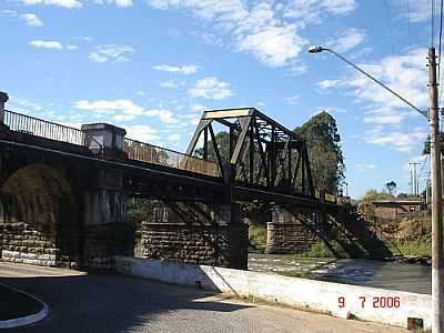 PONTE SOBRE O RIO PARABA DO SUL LAVRINHAS POR MIKLAND - LAVRINHAS - SP