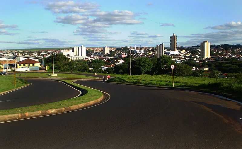 VISTA PARCIAL DA CIDADE - POR BUI*IBITINGA*  - LENIS PAULISTA - SP