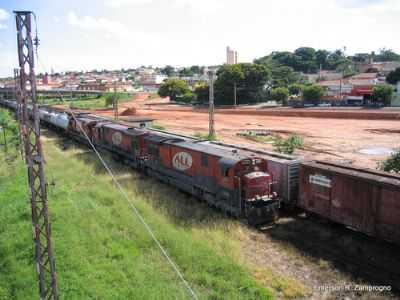 TREM DE FERRO ENTRANDO NA CIDADE, POR MOACIR MAGUSTEIRO - LIMEIRA - SP