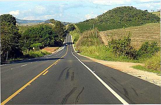 RODOVIA EM LINDIA-FOTO:CRISS CRISTINA - LINDIA - SP