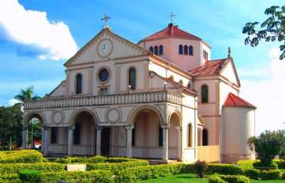 IGREJA MATRIZ DE LUPRCIO, POR PAULO ROBERTO GRANDIZOLI - LUPRCIO - SP