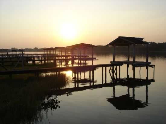 MARTINPOLIS-SP-POR DO SOL NA REPRESA-FOTO:JOS CARLOS DALTOZO - MARTINPOLIS - SP