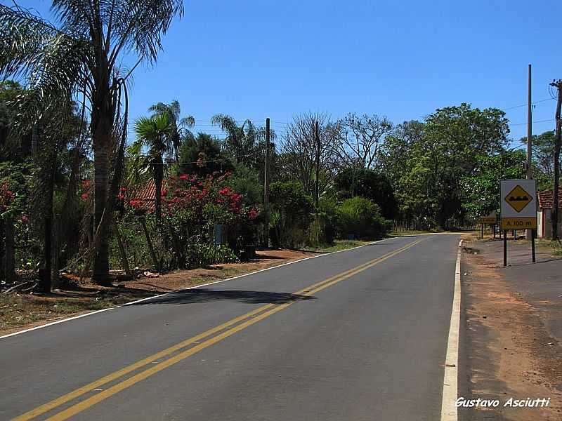 MENDONA-SP-AVENIDA NO BAIRRO AIRUOCA-FOTO:GUSTAVO_ASCIUTTI - MENDONA - SP