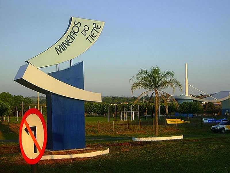 MINEIROS DO TIET-SP-PRTICO DE ENTRADA DA CIDADE-FOTO:GERSON LUCIANO  - MINEIROS DO TIET - SP