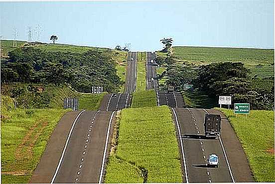 MIRANDPOLIS-SP-RODOVIA-FOTO:NILTON CEZAR - MIRANDPOLIS - SP