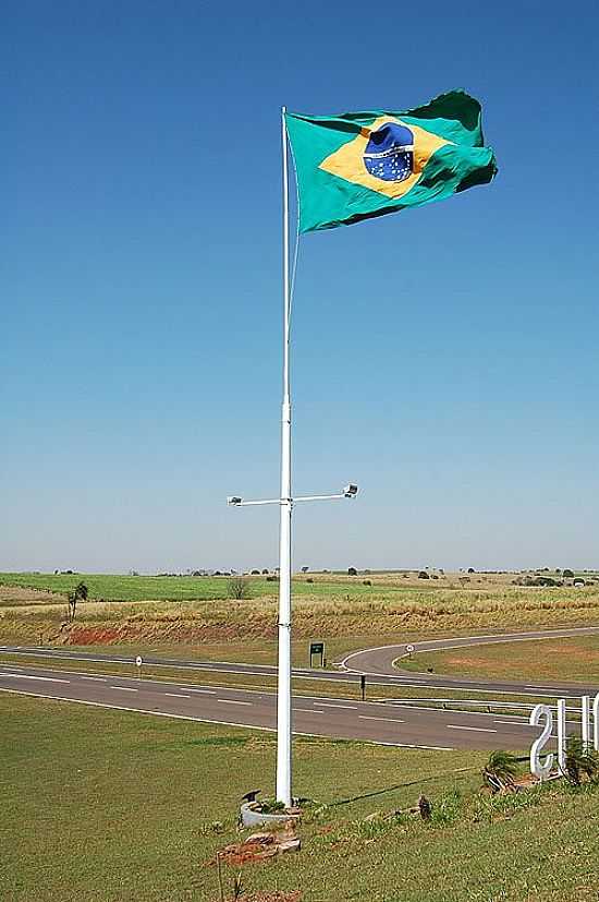 MIRANDPOLIS-SP-TREVO DE ACESSO-FOTO:NILTON CEZAR - MIRANDPOLIS - SP