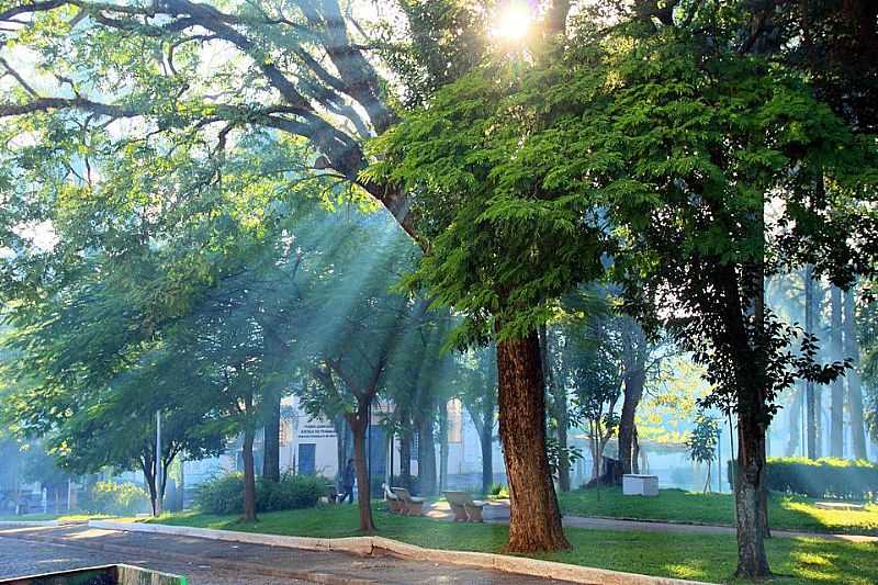 PRAA DA MATRIZ AO AMANHECER - MOCOCA - SP