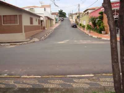 RUA JOO DAVOLI - MOJI-MIRIM, SP, POR ROBERTO GASPARINNI - MOGI-MIRIM - SP