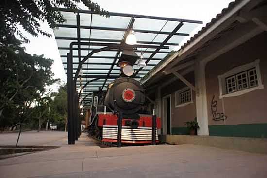 ANTIGA ESTAO FERROVIRIA DE MONTE ALEGRE DO SUL-FOTO:ERNANDES C SANTOS - MONTE ALEGRE DO SUL - SP