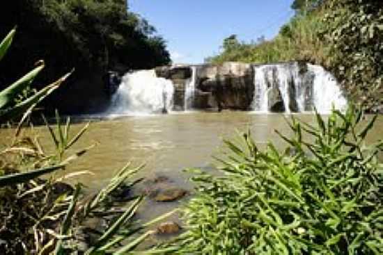 CACHOEIRA DAS ANDORINHAS EM MONTE ALEGRE DO SUL-FOTO:ERNANDES C SANTOS - MONTE ALEGRE DO SUL - SP