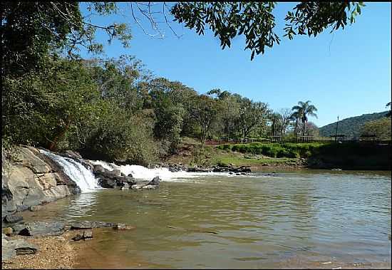 MOSTARDAS-SP-CACHOEIRA-FOTO:ENIOPRADO - MOSTARDAS - SP