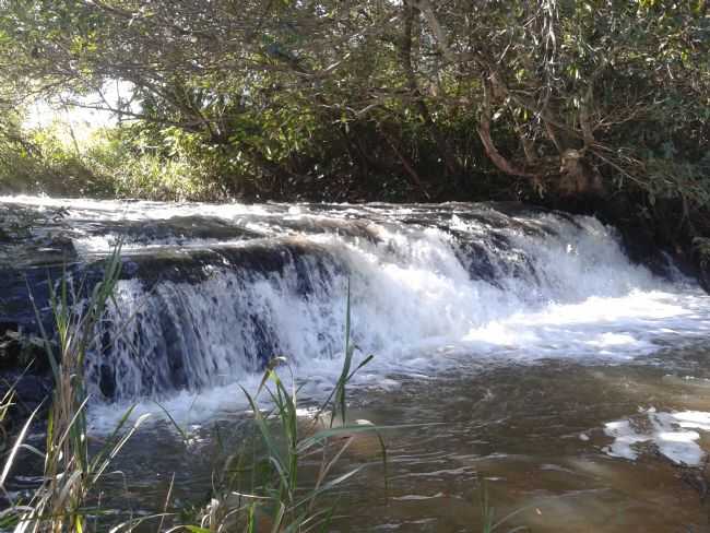 CACHOEIRA DO CRIAME, POR ESTER MORAES - NARANDIBA - SP