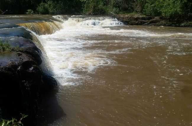 CACHOEIRA DA PEDREIRA, POR ESTER MORAES - NARANDIBA - SP