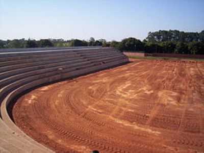 CONSTRUO DO RECINTO DA FESTA DO PEO-FOTO:LUZIACRUZFRATA  - NOVA ALIANA - SP