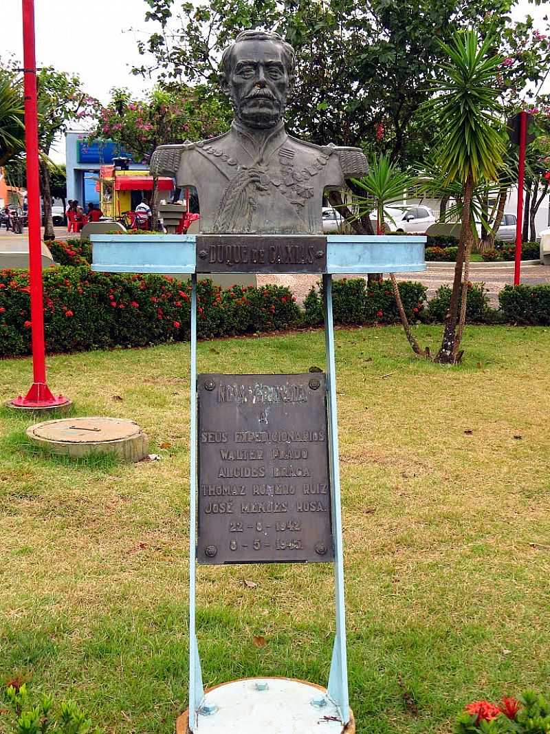 NOVA GRANADA-SP-BUSTO DE DUQUE DE CAXIAS EM HOMENAGEM AOS EXPEDICIONRIOS NA PRAA MANOEL ALVES DOS SANTOS-FOTO:RICARDO MERCADANTE - NOVA GRANADA - SP