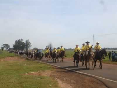 TRADICIONAL CAVALGADA REALIZADA NO MUNICIPIO POR COM VARIOS TROPEIROS DA REGIAO, POR LEANDRO AMARO  - NOVA LUZITNIA - SP