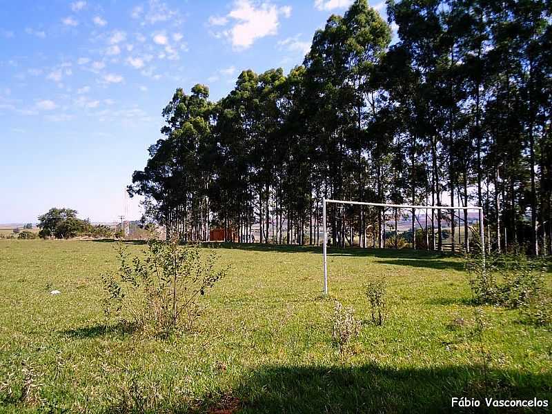 NOVO CRAVINHOS-SP-CAMPINHO DE FUTEBOL-FOTO:FABIO VASCONCELOS - NOVO CRAVINHOS - SP