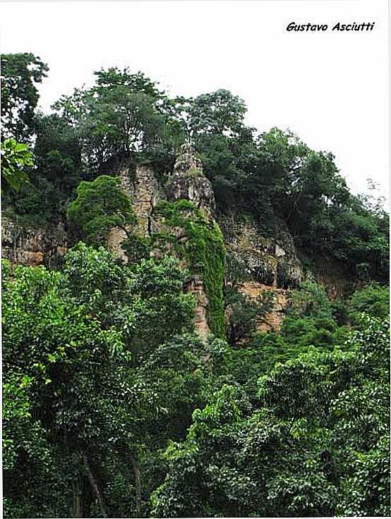 TORRE DE PEDRA EM OCAUU-SP-FOTO:GUSTAVO_ASCIUTTI - OCAUU - SP