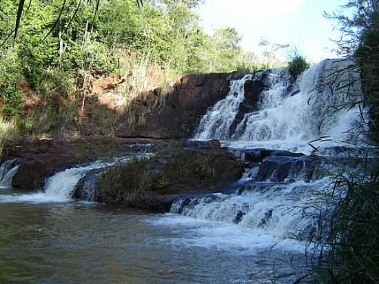 CACHOEIRINHA RIBEIRO DO LAJEADO EM LEO-FOTO:AMADEUPALMA - LEO - SP