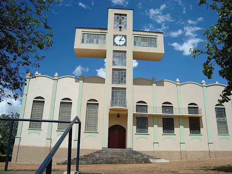 OLMPIA-SP-TORRE EM FORMA DE CRUZ NA IGREJA DE SO BENEDITO-FOTOURIAS E. TAKATOHI - OLMPIA - SP