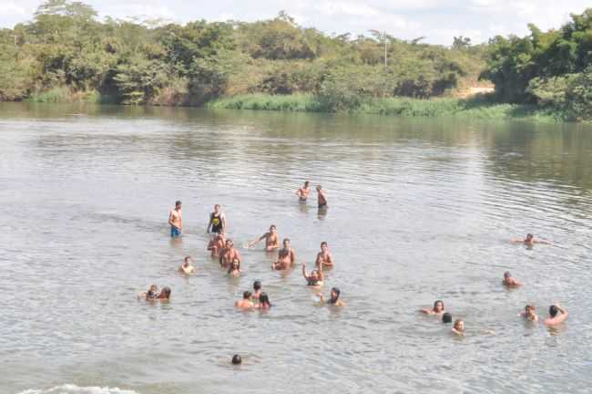 MARGEM DO RIO CORRENTE PROXIMO  AO BAR LAMBAR, POR SILVESTRE NEVES MENDES - PORTO NOVO - BA