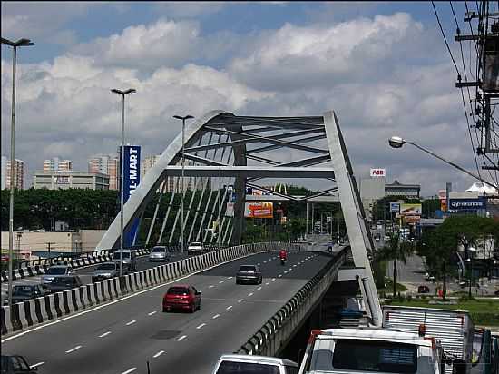 PONTE METLICA EM OSASCO-SP-FOTO:ANDRE ASSUMPO - OSASCO - SP