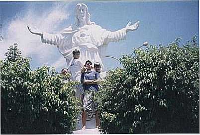 CRISTO NO TREVO DA CIDADE POR LCKK - OSCAR BRESSANE - SP