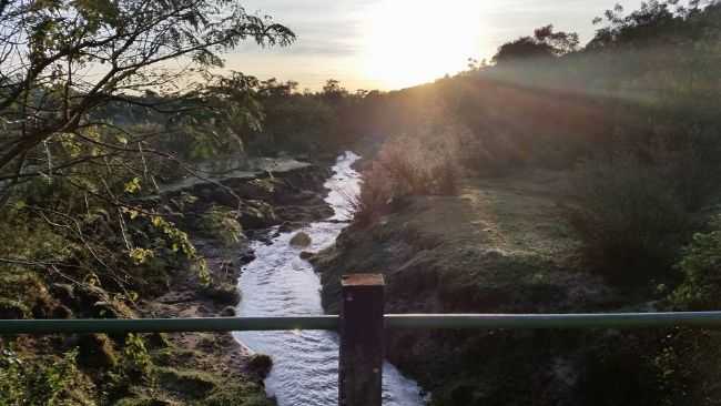 TRECHO DA CAMINHADA DE SANTA RITA, POR ERICA AMORIM - OSCAR BRESSANE - SP