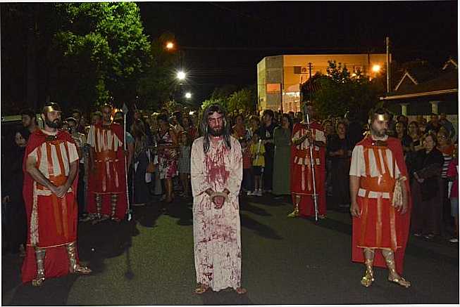 ENCENAO VIA SACRA, POR ERICA AMORIM - OSCAR BRESSANE - SP