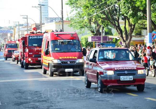 EFETIVO DO CORPO DE BOMBEIROS DE OSVALDO CRUZ, POR TROPICAL FOTOS/OCNET - OSVALDO CRUZ - SP