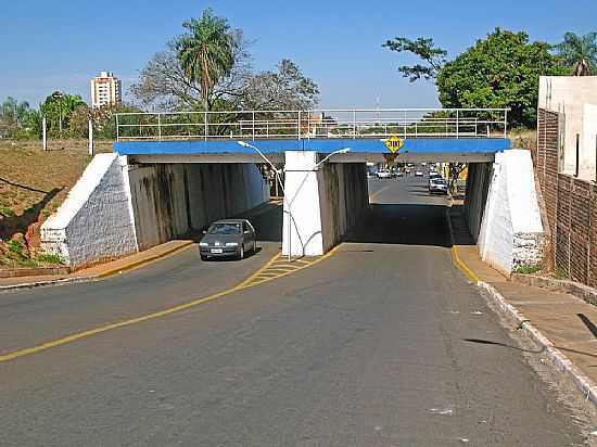 OSVALDO CRUZ-SP-VIADUTO NO CENTRO-FOTO:EDUARDO DANTAS - OSVALDO CRUZ - SP