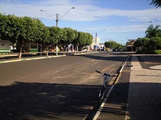 AVENIDA PRINCIPAL FOTO
POR LUCIANO PINATTO - OUROESTE - SP