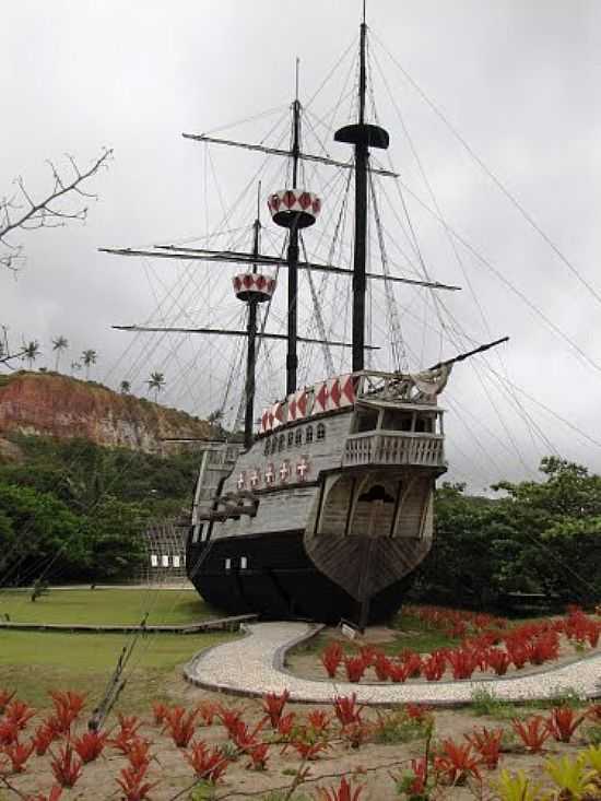 RPLICA DA CARAVELA DE PEDRO A.CABRAL NA PRAA EM PORTO SEGURO-BA-FOTO:GANZILOTOMICH - PORTO SEGURO - BA