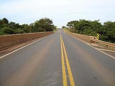 PONTE SOBRE O RIO DA ONA POR PALMEIRAS PAULISTA POR UMBERTO MORENO - PALMARES PAULISTA - SP