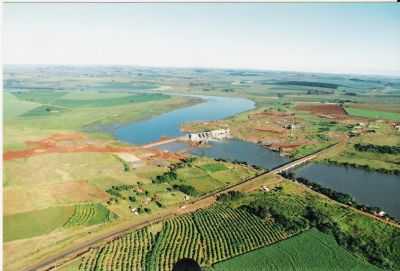 BARRAGEM CANOAS II NO RIO PARANAPANEMA NA CIDADE DE PALMITAL, ONDE EXISTIA A BALSA DE JOS LEOPOLDINO., POR LUIZ ROBERTO DA SILVA - PALMITAL - SP