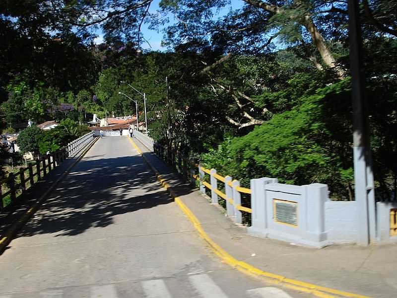 PONTE ANTIGA, TRAVESSIA DO RIO PARAIBUNA - SP - POR LEONIR ANGELO LUNARDI - PARAIBUNA - SP