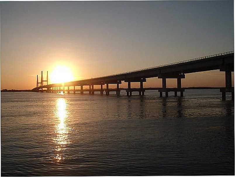 PAULICIA-SP-PR DO SOL NA PONTE SOBRE O RIO PARAN-FOTO:JEAN PAULICIA - PAULICIA - SP