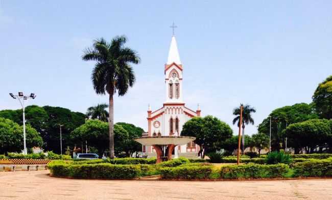 IGREJA DA MATRIZ EM PAULO DE FARIA, POR CAIO RUSSO - PAULO DE FARIA - SP