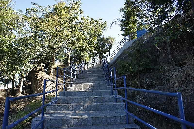 PEDRA BELA-SP-ESCADARIA PARA O CRISTO E TIROLESA-FOTO:ERNANDES C SANTOS - PEDRA BELA - SP